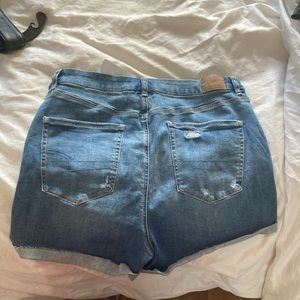 American Eagle Curvy High-Rise Shortie